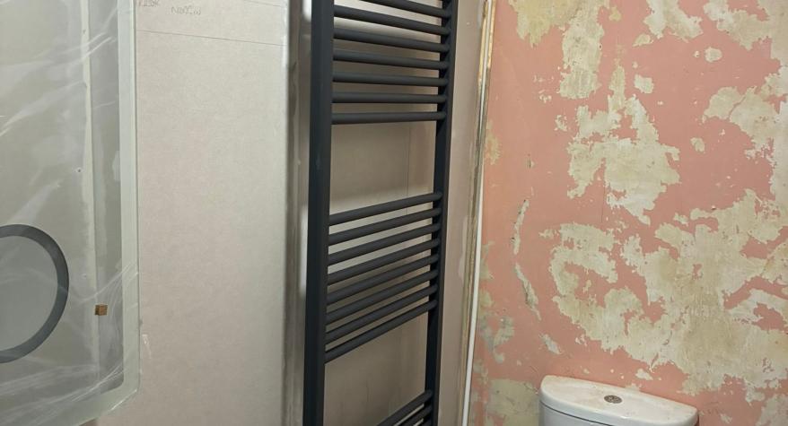 Electric Towel Radiators Explained: Controls, Comfort, and Using Them the Right Way