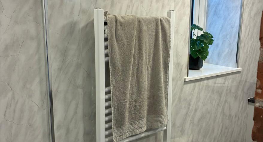 Electric Towel Radiators Explained: Controls, Comfort, and Using Them the Right Way